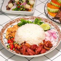 ข้าวคลุกหมูแดดทรงเครื่อง