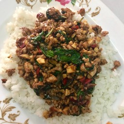 ข้าวราดกะเพราไข่เค็มหมูสับผัดพริกแห้ง