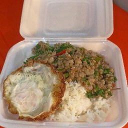 กระเพราหมูสับ