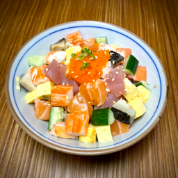 ข้าวหน้าปลาดิบรวม ชิราชิด้ง