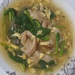 ราดหน้าหมูหมักเส้นใหญ่