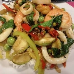 ข้าวราดผัดฉ่าทะเล