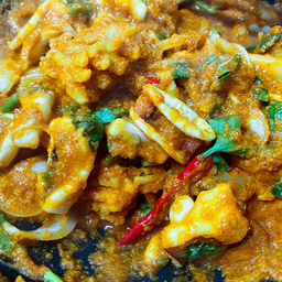 หมึกรวมผัดผงกะหรี่