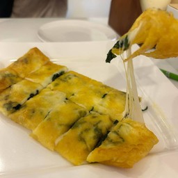 52. โรตีผักโขมอบชีส