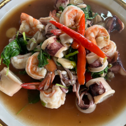 กระเพราหมึกกุ้ง