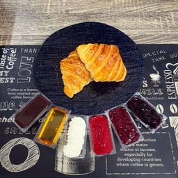 ครัวซองต์2ชิ้นและซอส Croissants 2pcs.&sauce