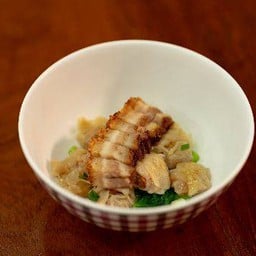 เกี๊ยว+หมูกรอบ