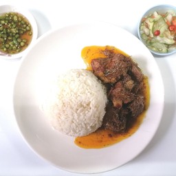 ข้าวราดแกงกะหรี่เนื้อ -พิเศษ