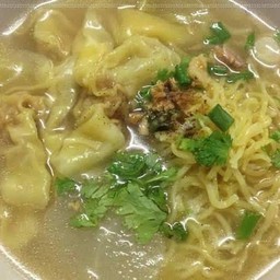 บะหมี่เกี้ยวน้ำหมู