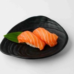 ข้าวปั้นแซลม่อน2ชิ้น