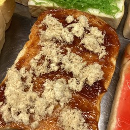 ปังปิ้งแผ่นพริกเผาหมูหยอง