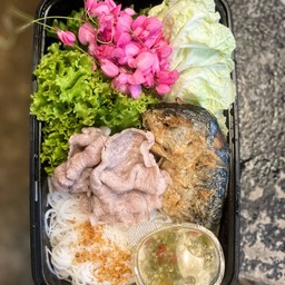 ทู หมู หมี่ เมี่ยงผักสด