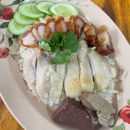 ข้าวมันไก่ต้ม+หมูกรอบ