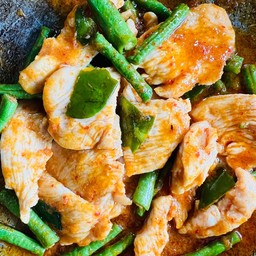 ผัดพริกแกง(กับข้าว)