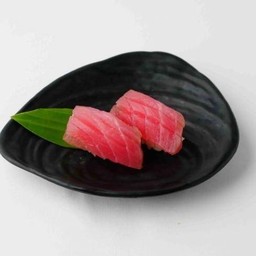 ข้าวปั้นหน้าทูน่า2ชิ้น