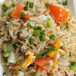 ข้าวผัดมังสวิรัติใส่ไข่ 2 ฟอง