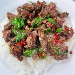 ข้าวราดผัดโหระพา