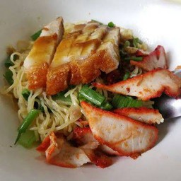 บะหมี่หมูแดงหมูกรอบ