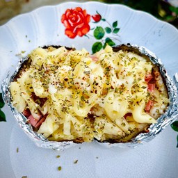 มันฝรั่งย่างชีสหน้าสัปปะรดแฮม