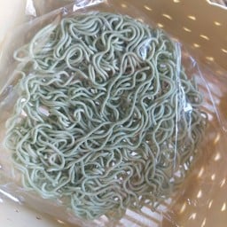 บะหมี่หยกอบแห้ง
