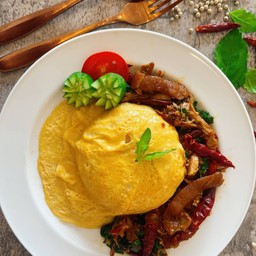 กระเพราพริกคั่วขาหมู ไข่ข้น