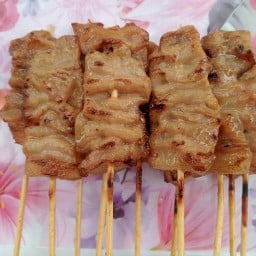 ข้าวเหนียวหมูทอด
