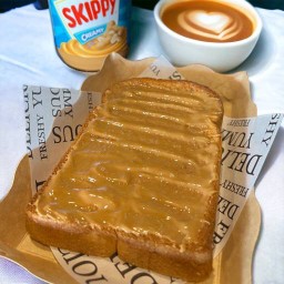 โทสต์เนยถั่ว (Skippy)