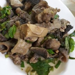 ต้มแห้ง  น้ำจิ้มไม่ขม