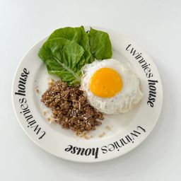 ข้าวหมูกระเทียมไข่ดาว