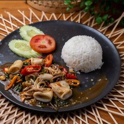 ข้าวกะเพราปลาหมึก