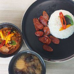แกงคั่วพริกกระดูกหมูอ่อน + กุนเชียง + ซุปสาหร่าย