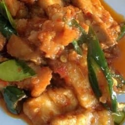 ข้าวราดผัดพริกเเกงหมูกรอบ