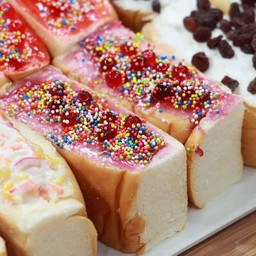 ปังไส้ทะลัก แยมสตรอเบอรี่ เยลลี่ เรนโบว์ ชุด 2 ชิ้น (ราคาพิเศษ!!)