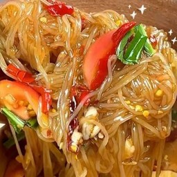 ยำเส้นเล็กน้ำปลาร้าหมูกรอบ