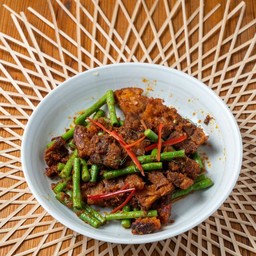 หมูกรอบผัดพริกขิง