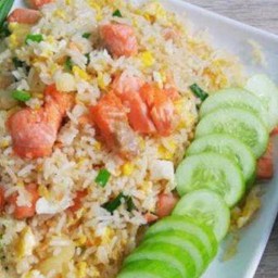 ข้าวผัดปลาแซลมอน