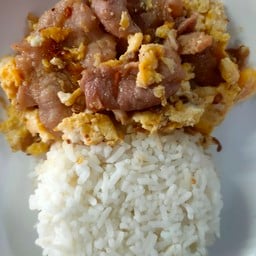 ข้าวหมูนุ่มผัดไข่