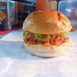 Germa 04 (เบอร์เกอร์ เนื้อรอมลี 50 กรัม 2 ชิ้น)