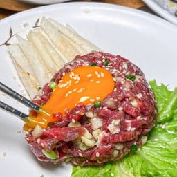 ยำเนื้อวัวดิบเกาหลี Yukhoe