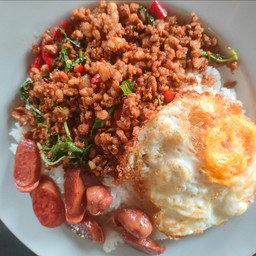 ข้าวกระเพราหมูสับ+ไข่ดาว+กุนเชียง