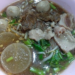 เกาเหลาเนื้อรวมลูกชิ้น