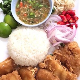 ข้าว ยำปลากระพงทอด