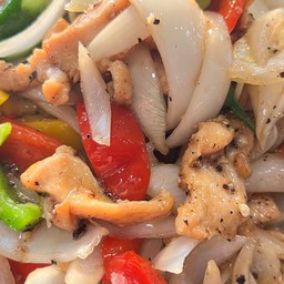 ไก่ผัดพริกไทยดำ(กับข้าว)