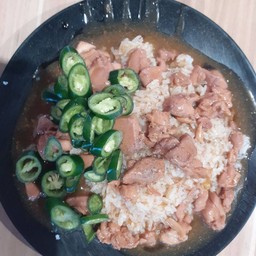 ข้าวมันไก่พูนเลิศ 83 ตลาดสดธนบุรี