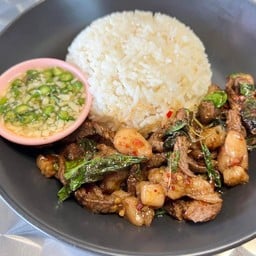 ข้าวกะเพราเนื้อพิคานย่า