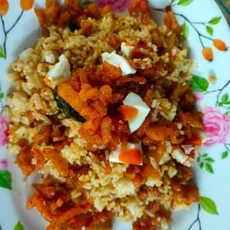 ข้าวผัดพริกขิงกากหมูไข่เค็ม