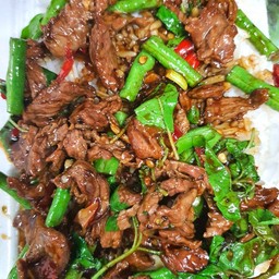 กะเพราเนื้อราดข้าว