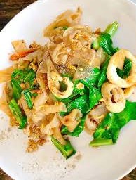 ผัดซีอิ้วปลาหมึก