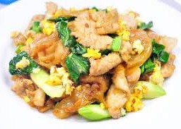 ผัดซีอิ้วไก่