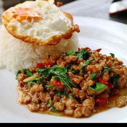 กะเพราหมู+ไข่ดาวราดข้าว